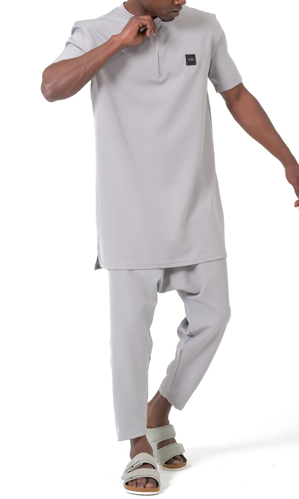 QTE2001 Ensemble Qamis Court Silent Gris Clair