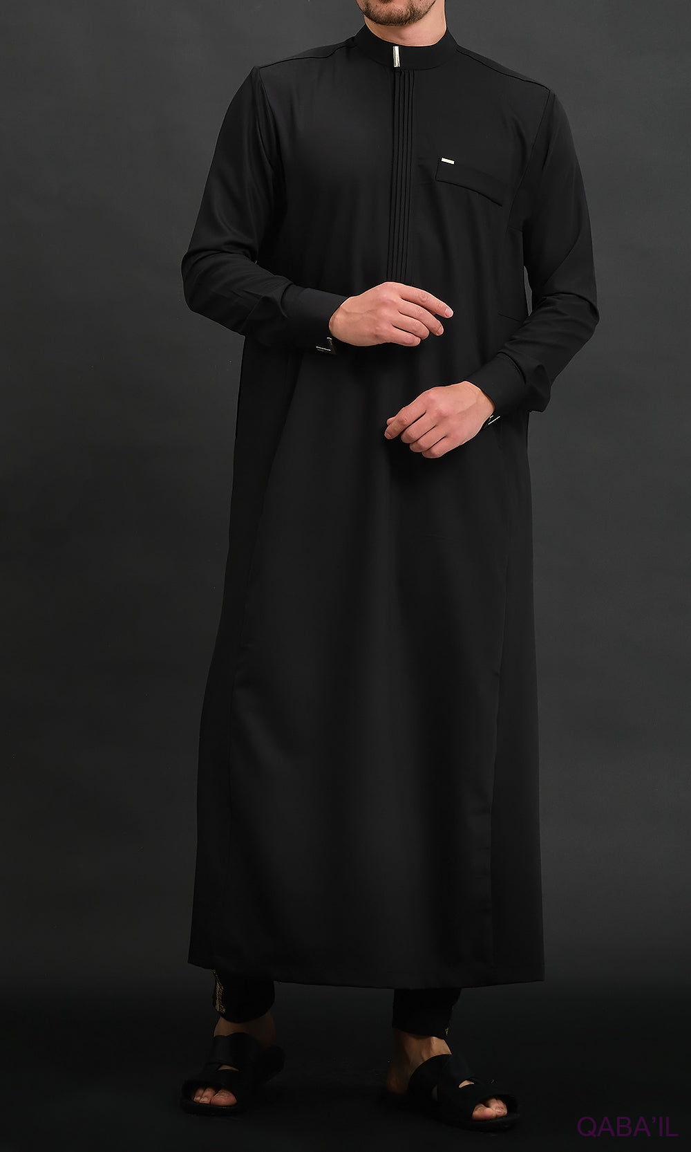 QL Qamis Bey in Black