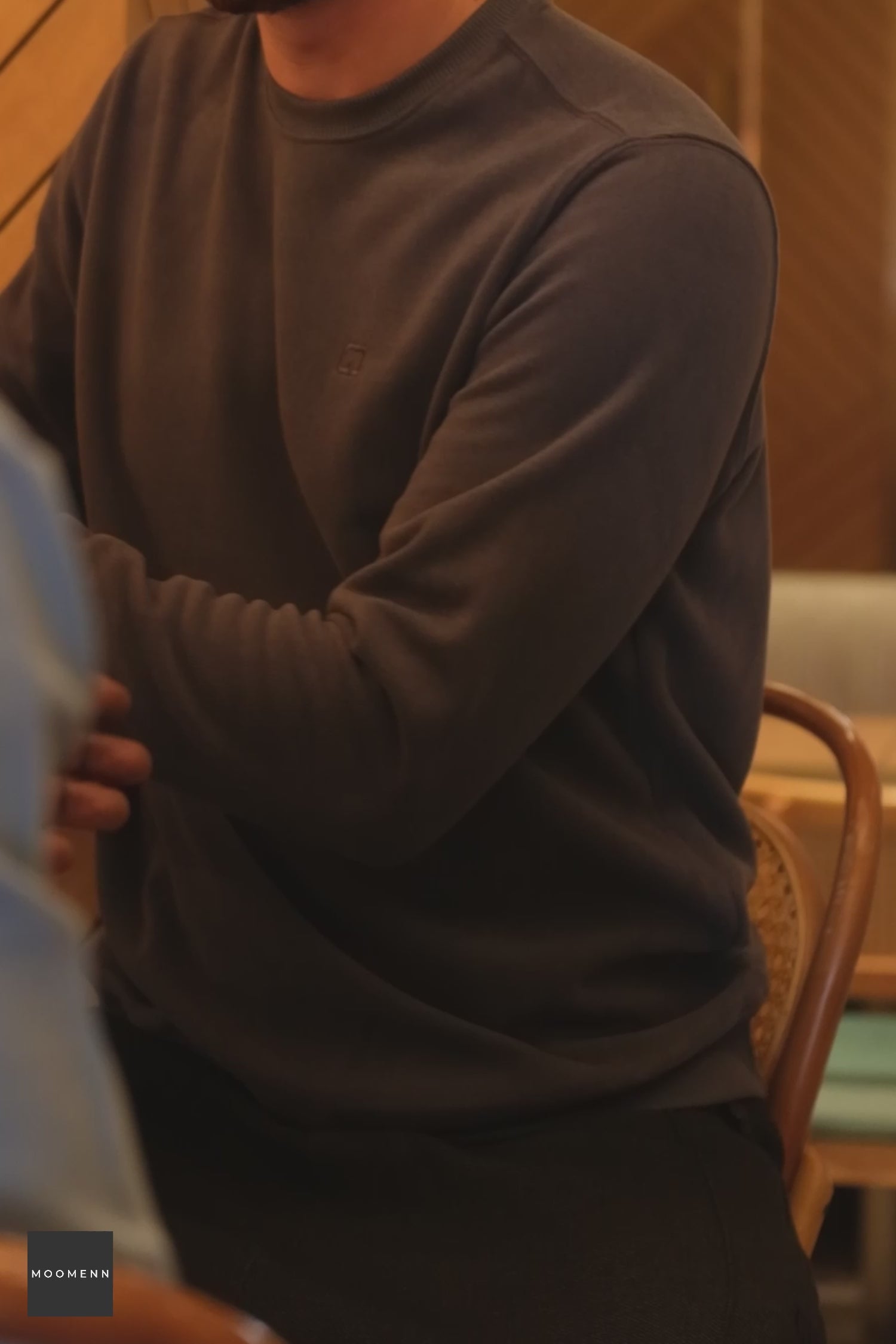 Charger la vidéo : QL Round Collar Longline Sweatshirt in Dark Grey